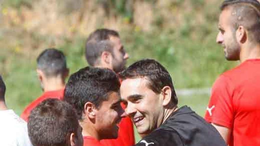 Losada saluda Aarón antes de comenzar la sesión.