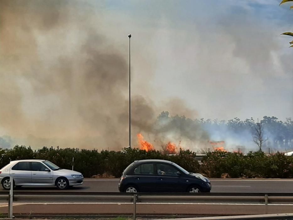 Un incendio en Aldaia es visible a varios kilómetros