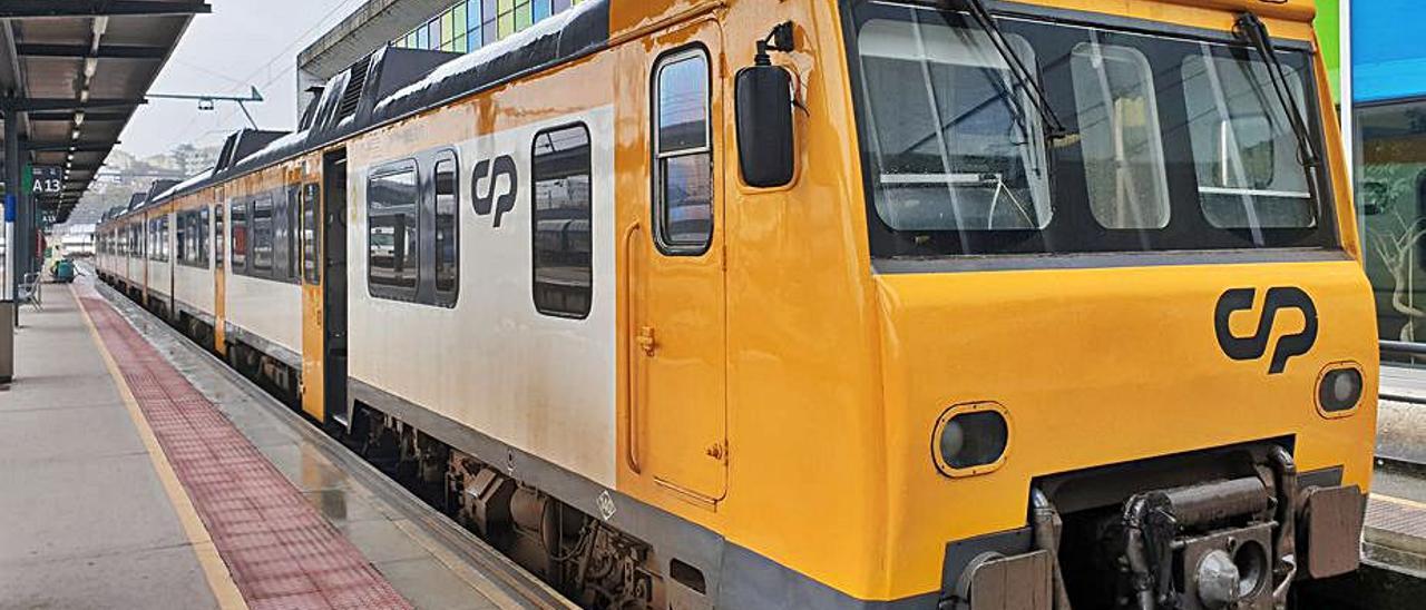 Tren Celta en la estación de Guixar.   | // MARTA G. BREA