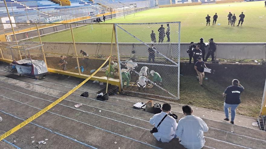 Una estampida provoca la muerte de doce personas en un estadio de El Salvador