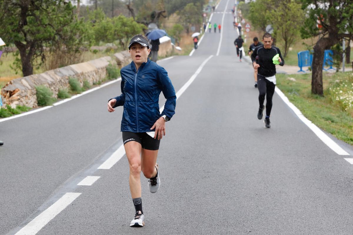 Las imágenes de la Cursa popular Flor d'Ametller en Ibiza