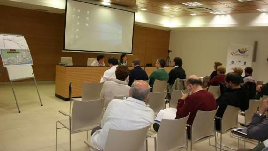 Reunión que se celebró ayer en el ayuntamiento.