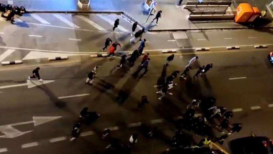 Batalla campal frente a una discoteca de Valencia