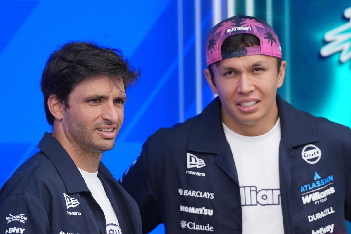 Carlos Sainz y su compañero Alex Albon, en Miami