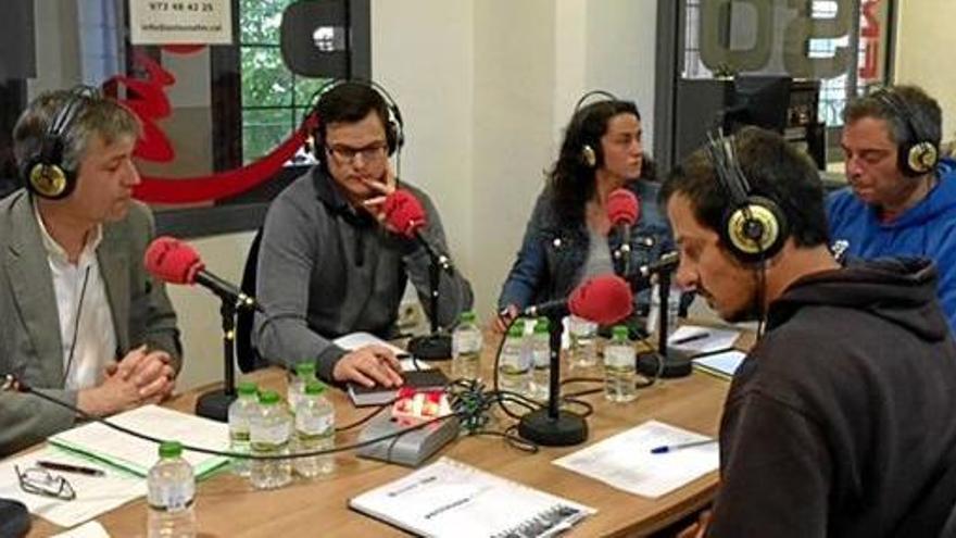 Estudi de Solsona FM durant un debat electoral