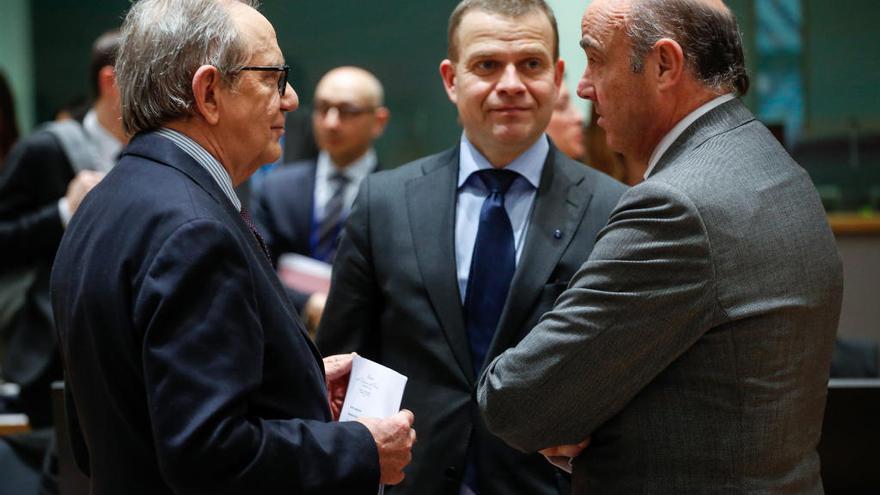 Els ministres de finances d&#039;Itàlia, Pier Carlo Padoan, Finlàndia, Petteri Orpo, Finland&#039;s minister of finance i Espanya, Luis de Guindos