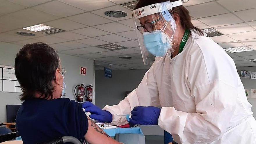 Els primers pacients a rebre vacunes contra la Covid 19 del Centre Sociosanitari Bernat Jaume.