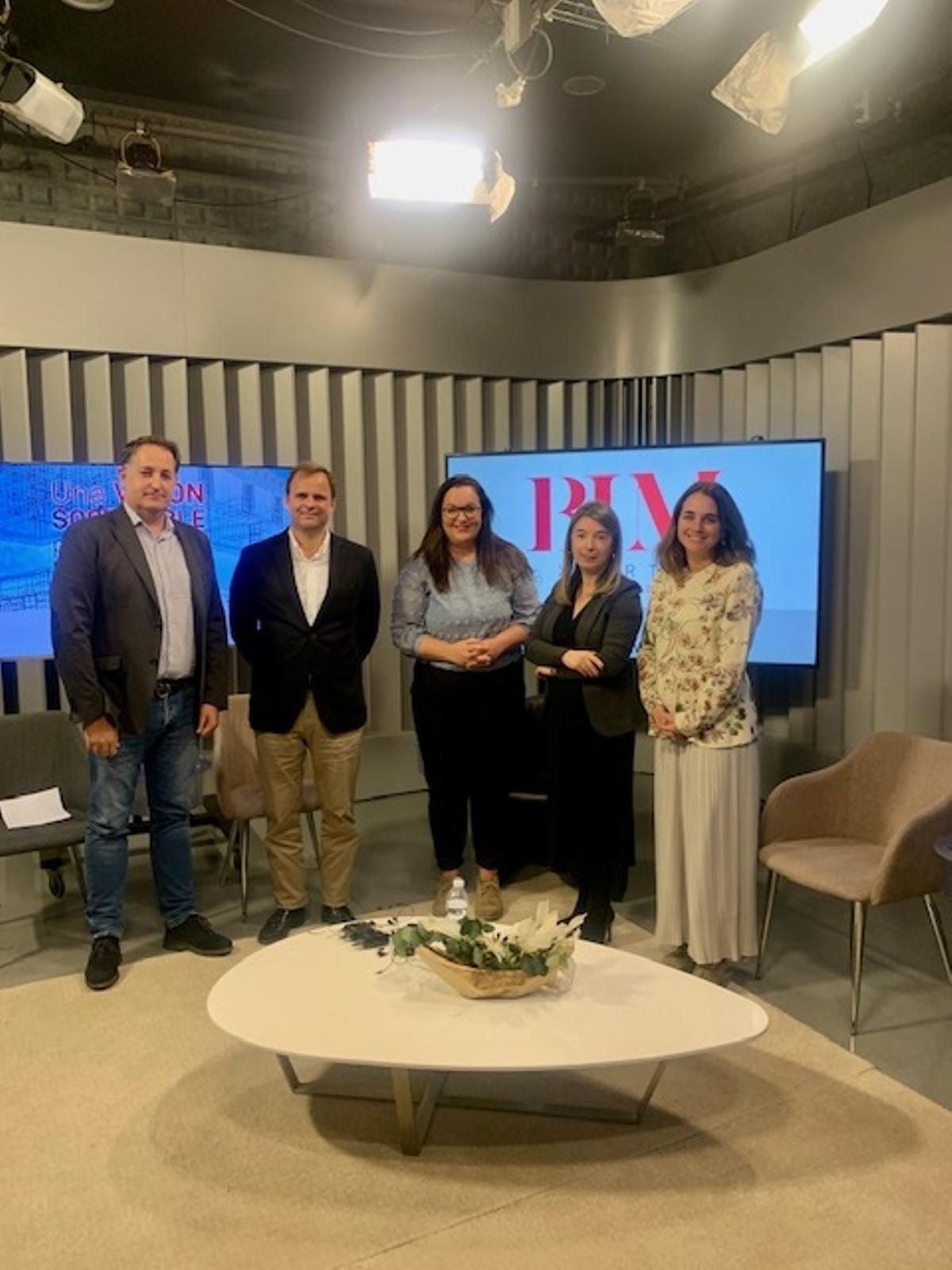 Héctor Saura, Pascual Lloria, Arancha Ferrer, Nieves Romero y Nuria Matarredona en el plató de LevanteTV.