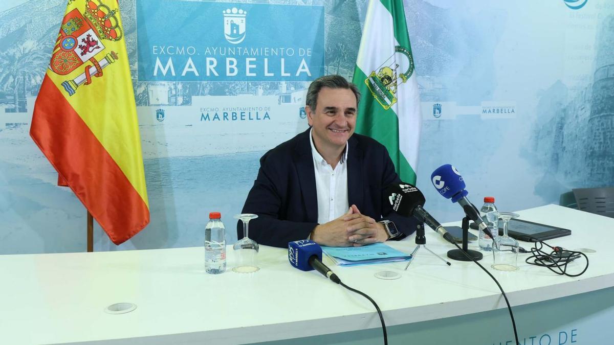 El portavoz municipal, Félix Romero, ayer, tras su comparecencia en el Ayuntamiento de Marbella.