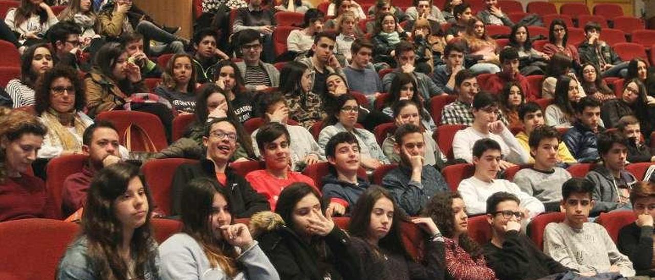 Alumnos preuniversitarios, en una visita al campus. // Iñaki Osorio