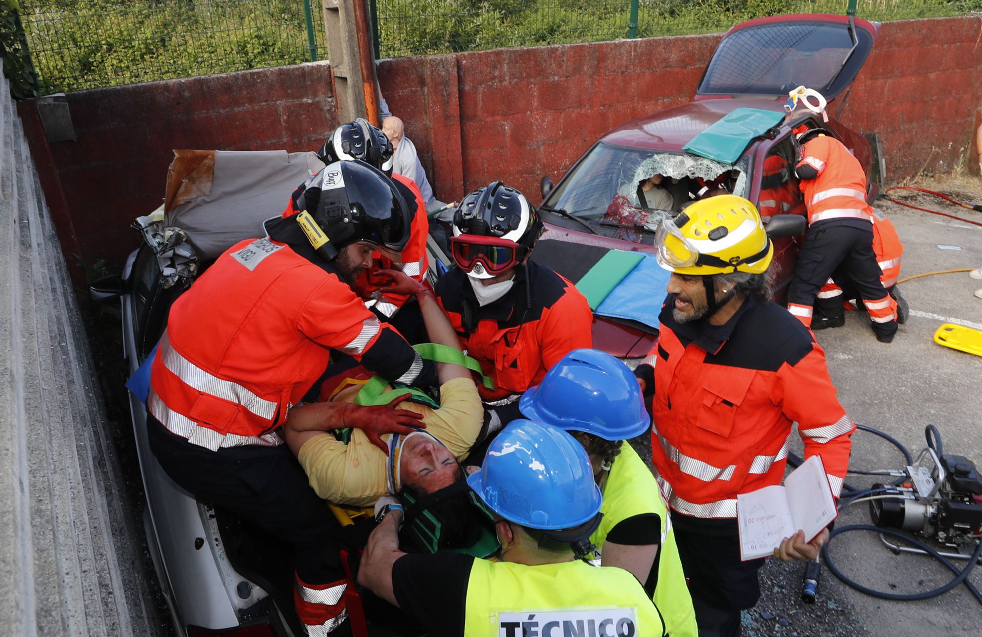 Simulacro en el instituto: "Esta adrenalina nos gusta y es necesaria para un momento como este"