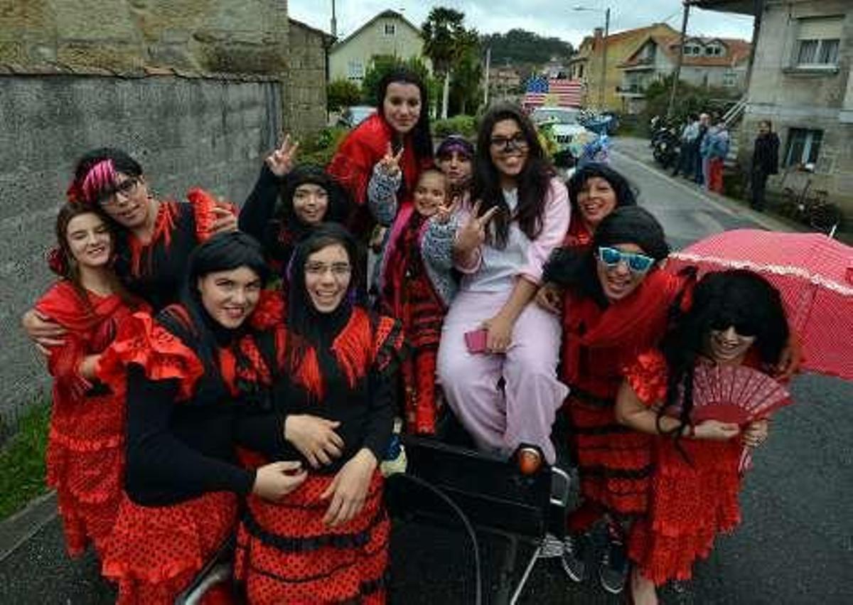 Construcciones Trump, disfraces reciclados y el Humol Almadiño, premios del Carnaval de Poio