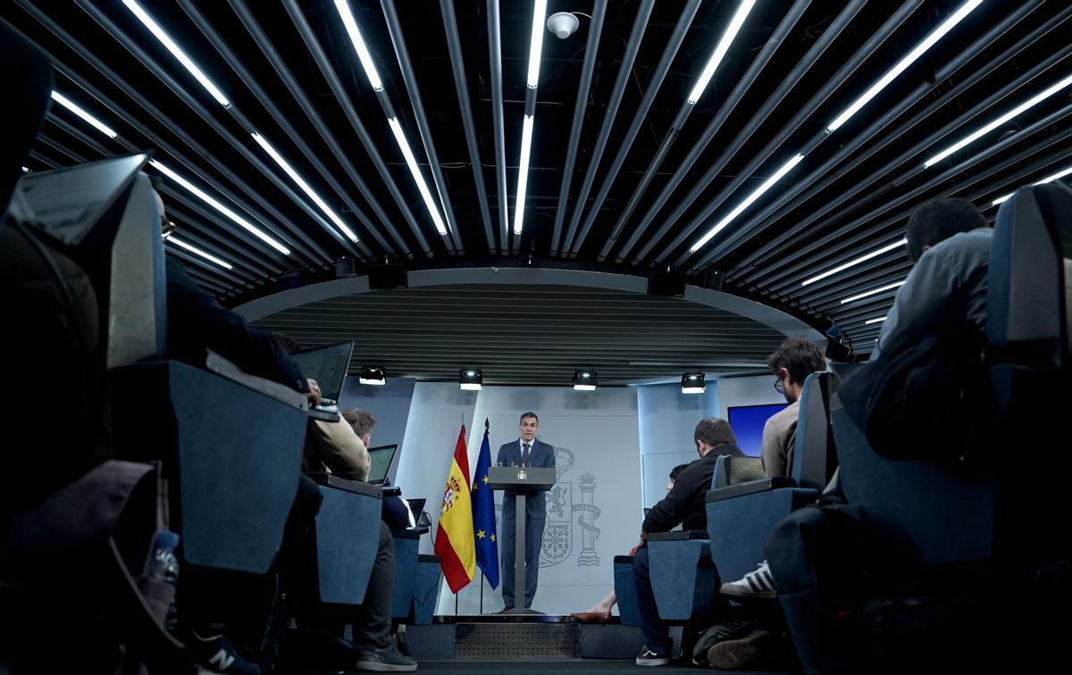 El presidente del Gobierno, Pedro Sánchez, durante su comparecencia después del Consejo de Ministros extraordinario de este viernes.
