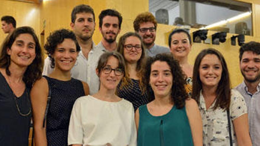 Ana Muñoz, en el centro, junto a los ganadores del segundo y el tercer premio.