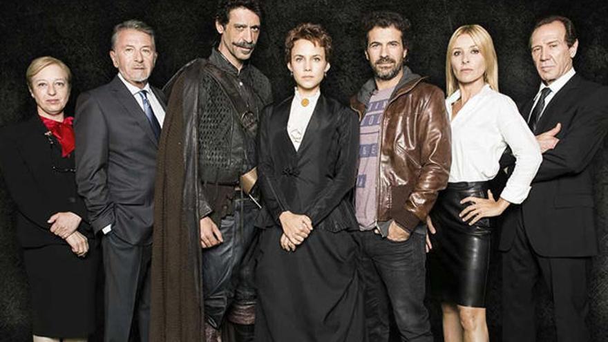 Parte del reparto de &#039;El ministerio del tiempo&#039;.