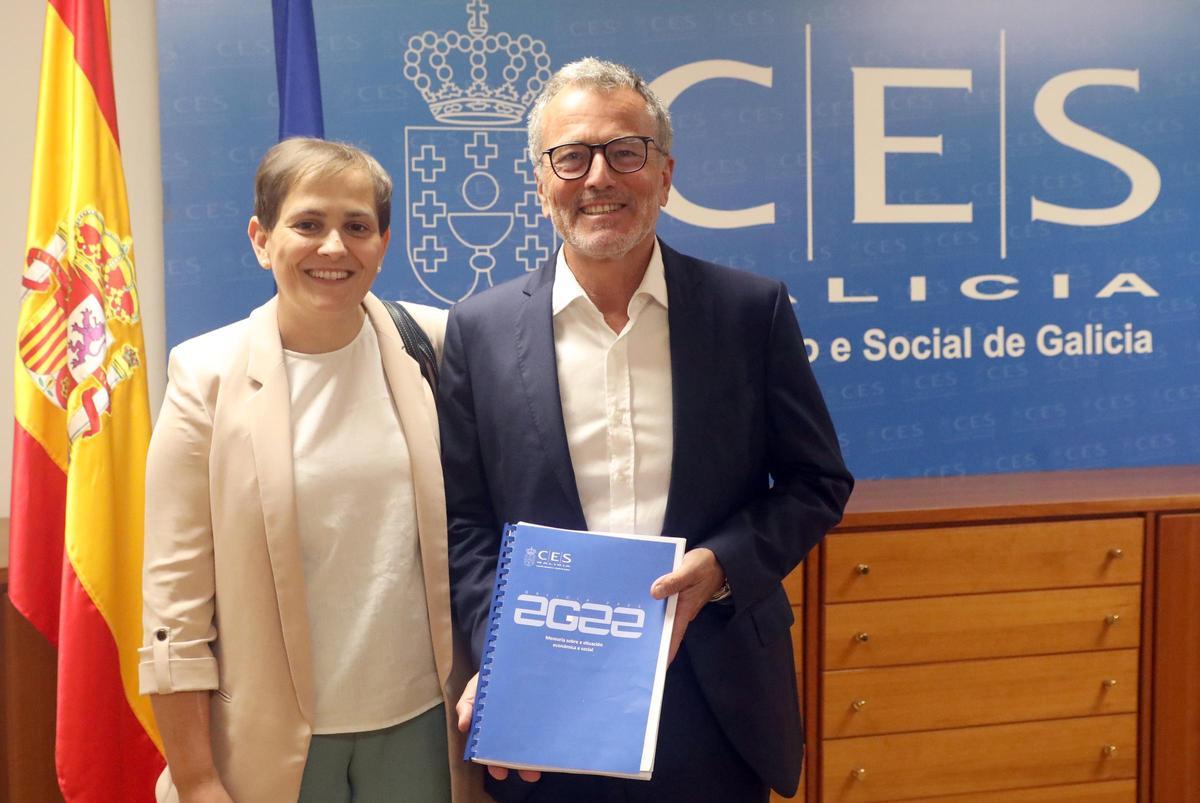 Cristina Rama y Agustín Hernández, ayer, en el CES, en Santiago.