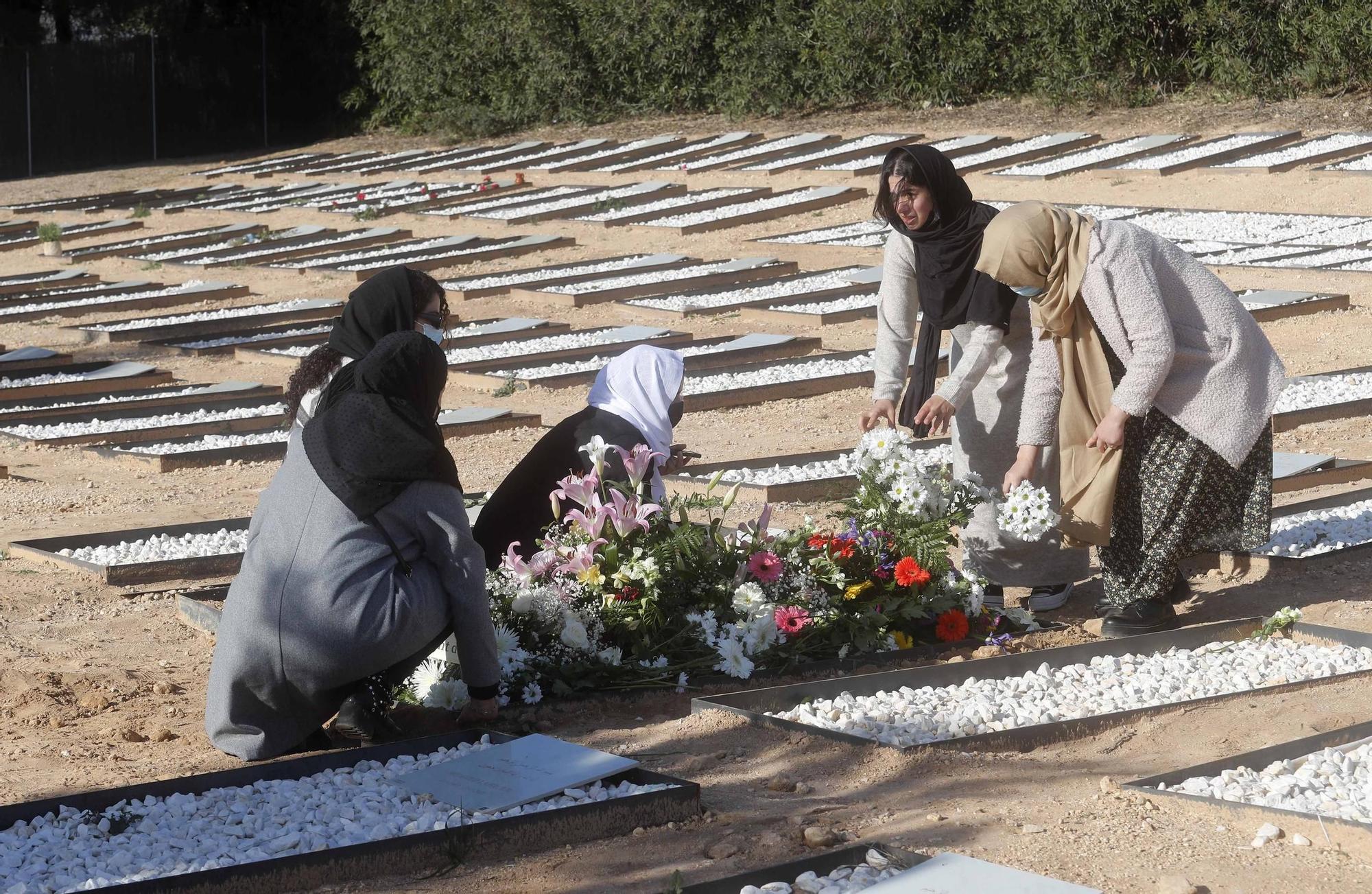 Entierro de Wafaa Sebbah en el cementerio Jardín Muslmán de València