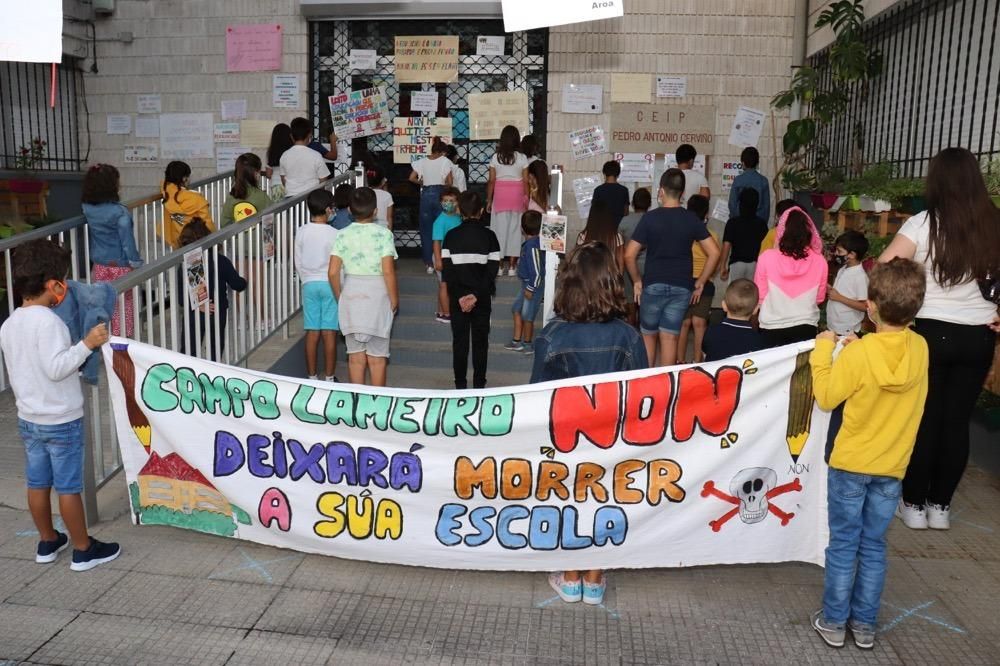 Campo Lameiro se moviliza contra la retirada de profesores