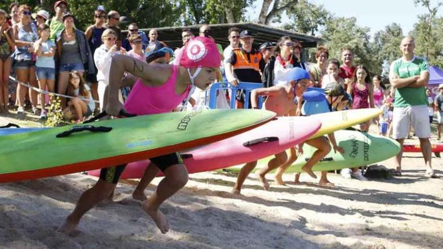 Los más pequeños también compitieron en la playa de los Pelambres de la capital.