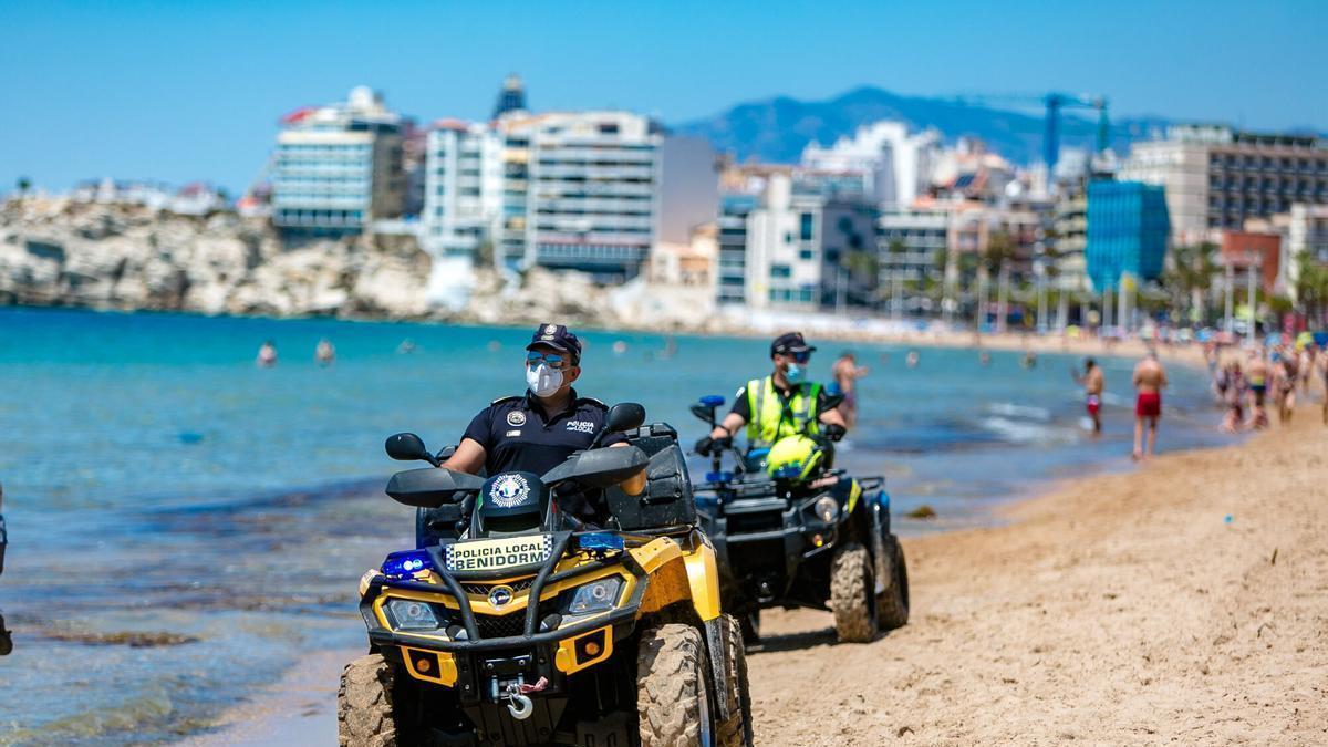 Benidorm - Policia Local quads playa turismo turistas ocupacion