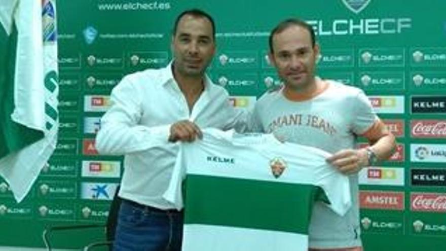 Nino, junto a Jorge Cordero, durante su presentación como jugador del Elche CF