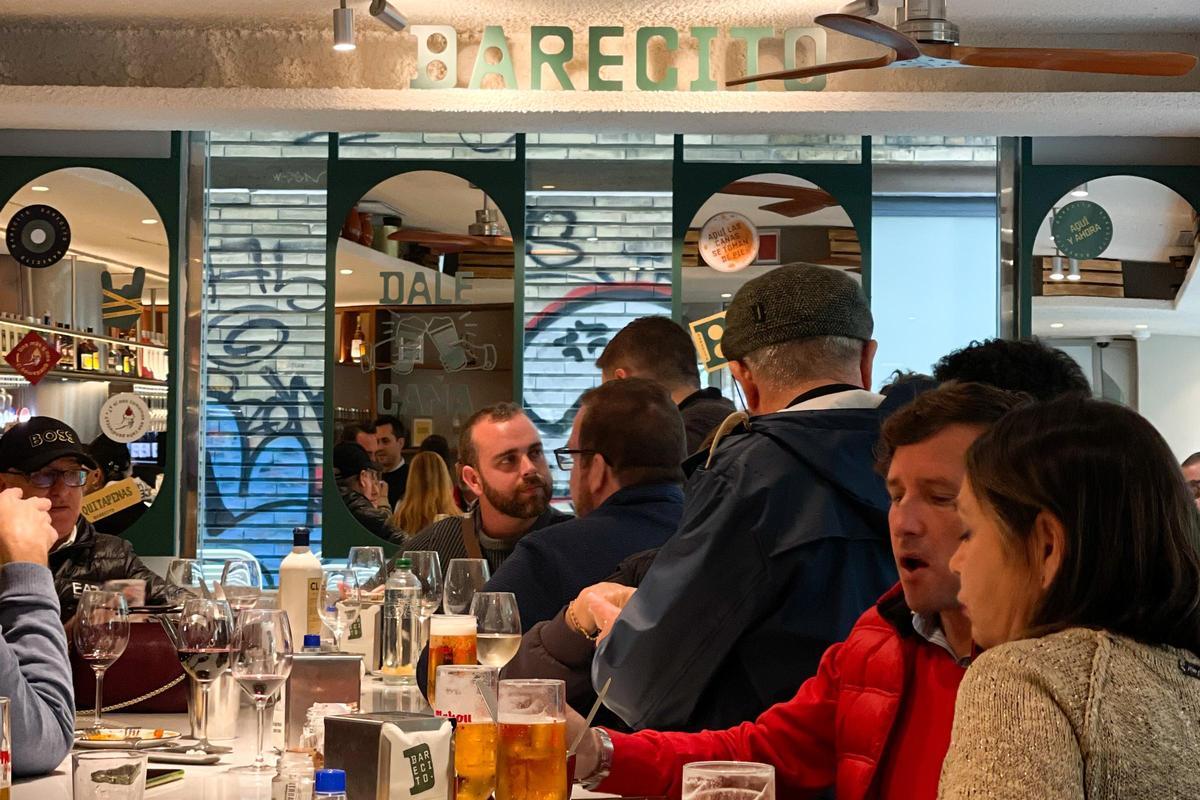 Barecito gira en torno a la barra, al ambiente distendido y al disfrute sin pretensiones.