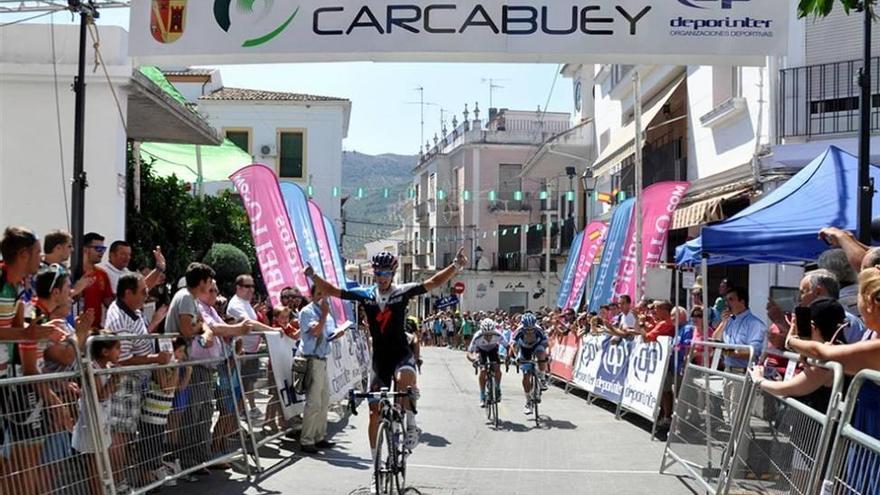 La Vuelta Ciclista a Carcabuey apuesta por la base en Andalucía