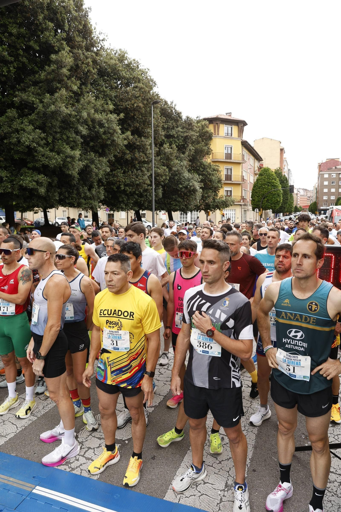 La carrera popular solidaria en El Llano, en Gijón, en imágenes