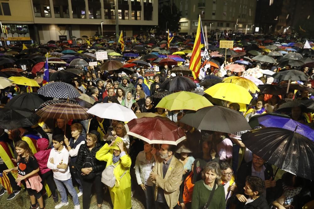 Multitudinària concentració a Girona per protestar contra la sentència del procés