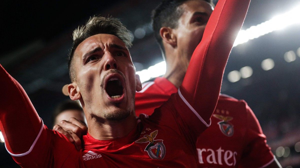 Alejandro Grimaldo celebrando un gol con el Benfica en 2021