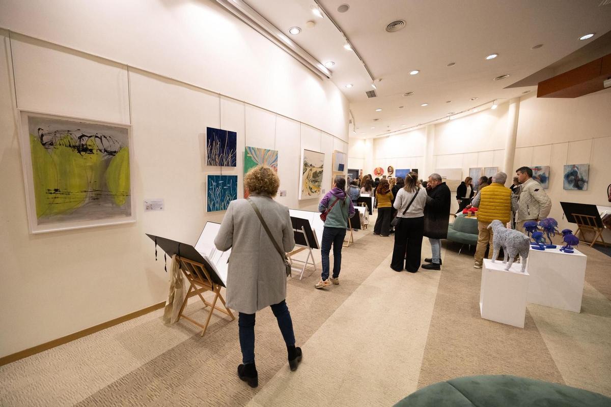 Foto de archivo de la primera edición de la Fira d'Art, en el Club Diario.