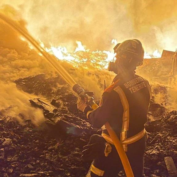 Incendio en una planta de compostaje en Tenerife