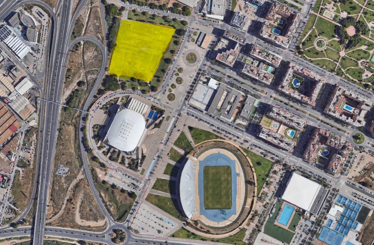 En amarillo, la parcela donde se proyecta el aparcamiento disuasorio del Martí­n Carpena.