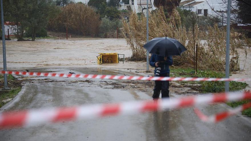 El río Guadalteba se desborda en la Huerta de la Cueva, en Málaga