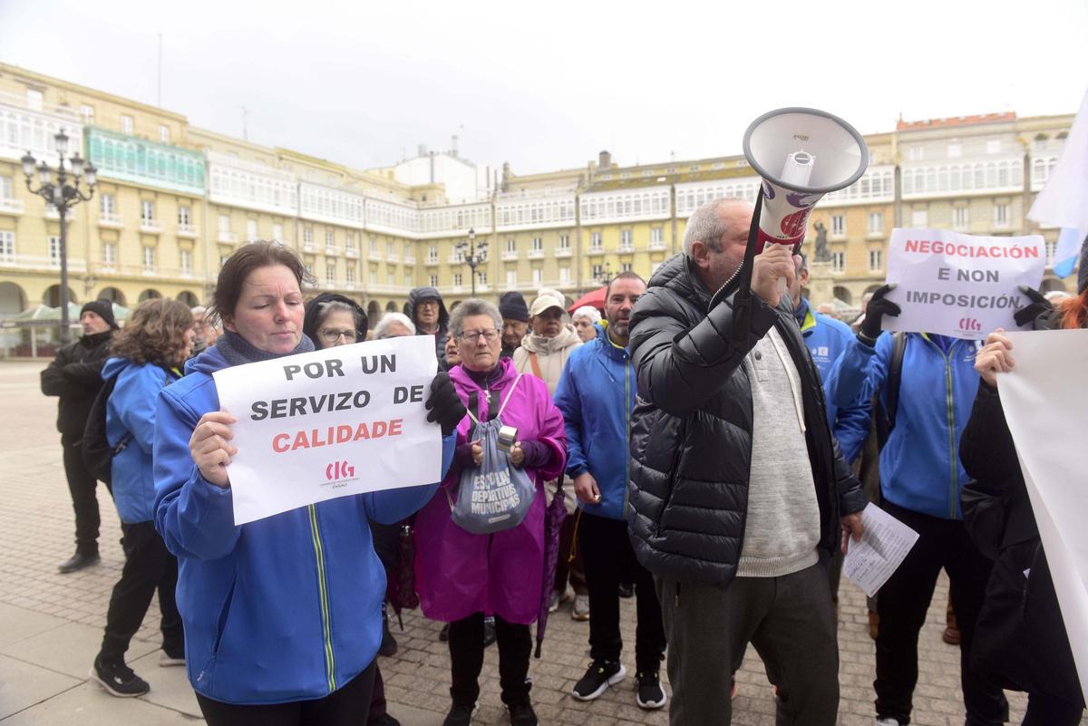 Manifestación de los trabajadores de las escuelas deportivas municipales