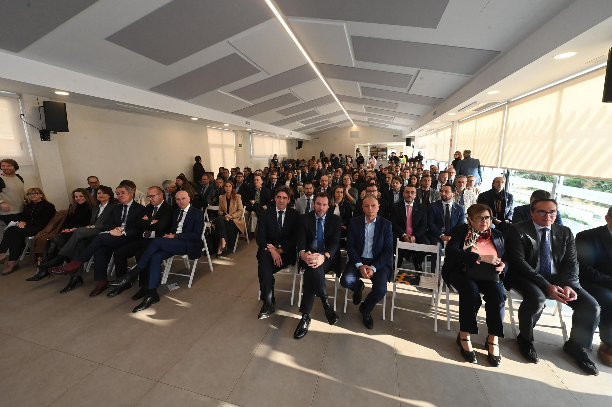 Todas las imágenes de la visita de Óscar Puente a Castellón en los ‘Encuentros con Mediterráneo’
