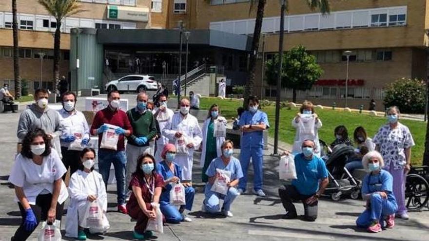 En San Isidro, Jamón de Monesterio para los sanitarios del Hospital Virgen del Rocío