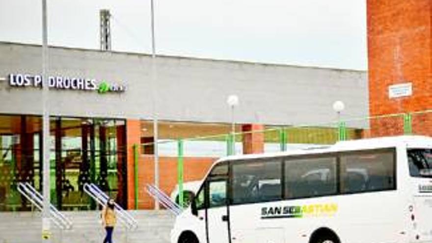 Comienza el transporte público de viajeros a la estación del AVE en Villanueva