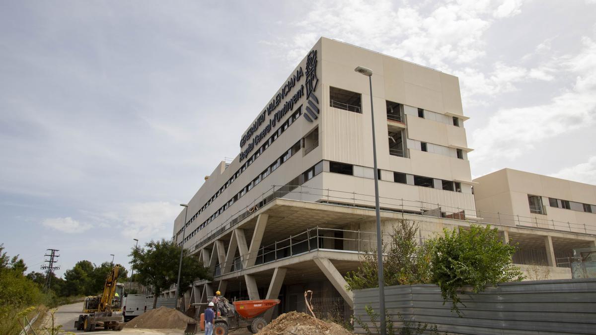 Obras en el entorno del que será el nuevo hospital de Ontinyent hace unas semanas.