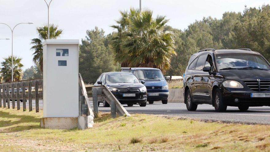 Radar de tráfico en la carretera de Sant Antoni. | J. A. RIERA