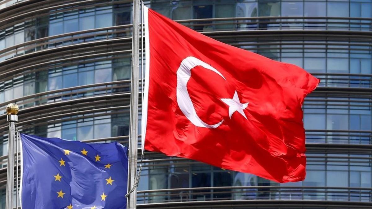 zentauroepp39947440 file photo  european union  l  and turkish flags fly outside170904172422