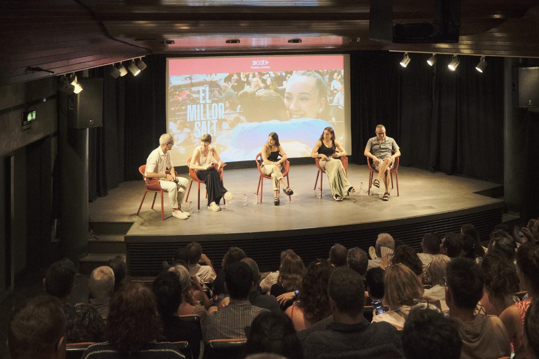 Imatges de la presentació a Manresa de la docusèrie "El millor salt", de l'Egiba