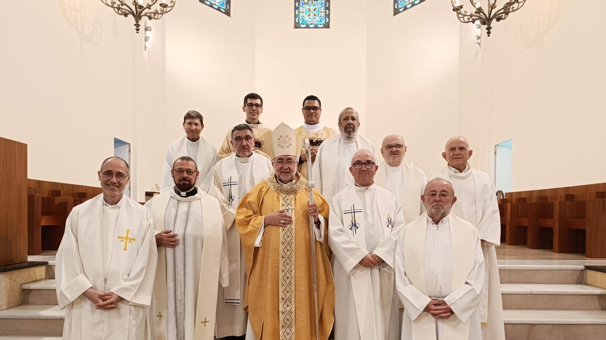 Por la izquierda, en primera fila, José María Rodríguez Olaizola, Pedro Miguel López, Jesús Sanz Montes, Arturo Muiño y Amador Galán Caso; detrás, José Antonio Bande, José Manuel Sueiro, Pelayo Díaz (arriba), Yesid Montaya, Luis Miguel Menes, Alberto Reigada y Alejandro Rodríguez Catalina.