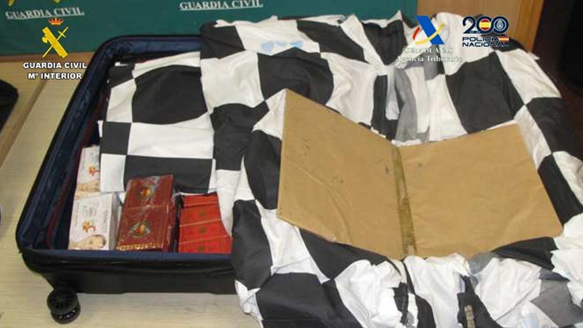 El material incautado en el aeropuerto de El Prat.