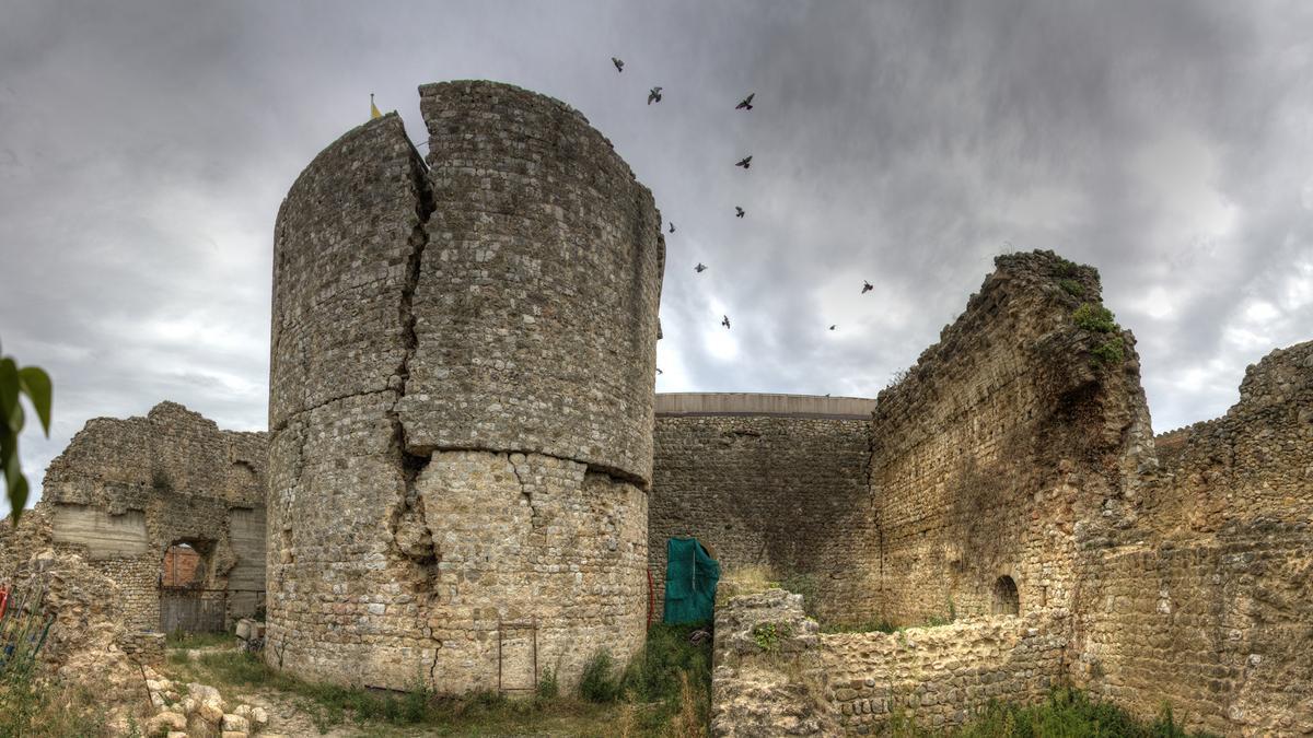 La guarida del Drácula español: un castillo en ruinas en el Alto Empordà