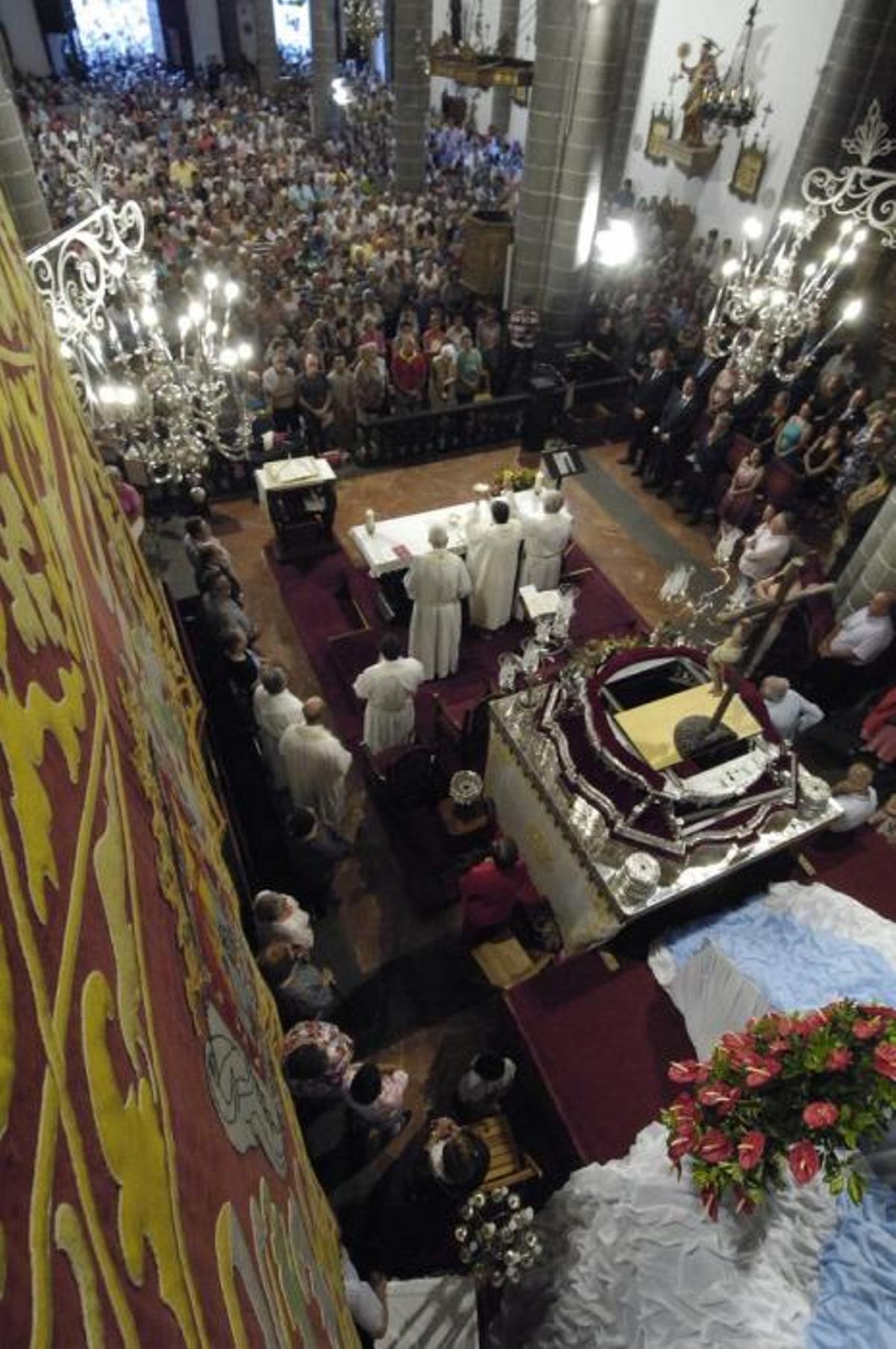 BAJADA DE LA VIRGEN DEL PINO DE SU CAMERIN