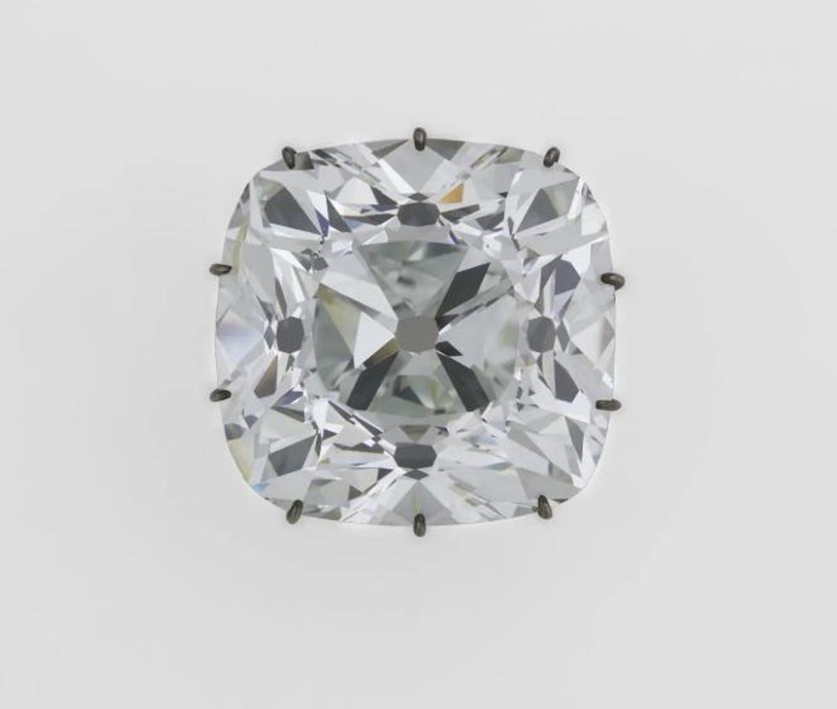 El diamante Regente, uno de los más grandes y puros del planeta, que se encuentra en el Louvre