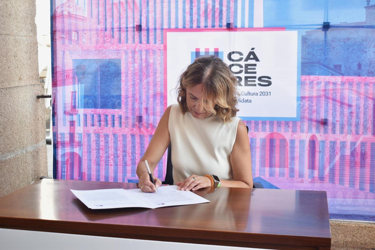 Galería | Extremadura cierra filas con Cáceres 2031