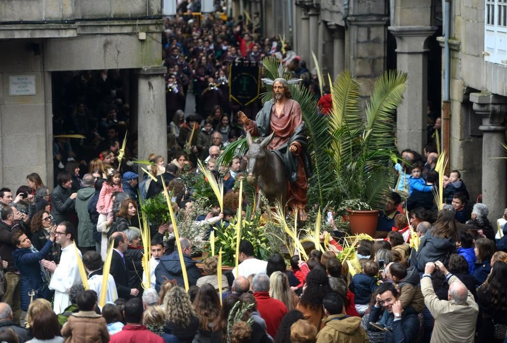 Semana Santa en Pontevedra 2016 | La Burrita recupera el recorrido entre la iglesias de San José y la escalinata de San Francisco