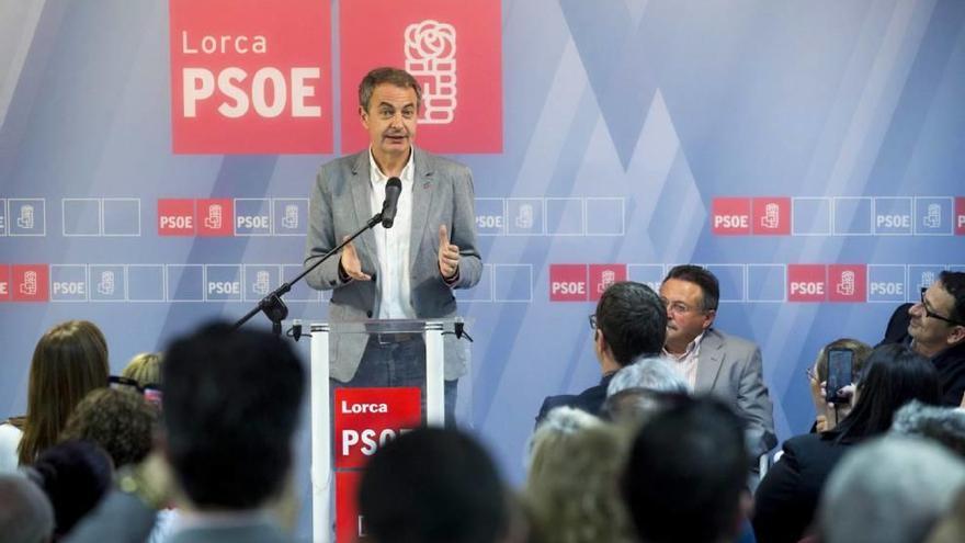 José Luis Rodríguez Zapatero pidió ayer a los militantes socialistas de Lorca el voto para Susana Díaz.